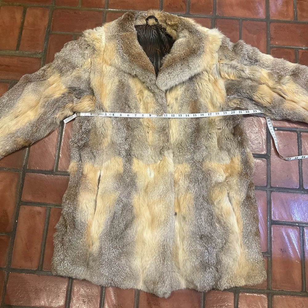 Vintage Unisex Beautiful Assorted Color Long Unbranded Coyote Fur & Leather Coat - Picture 9 of 10